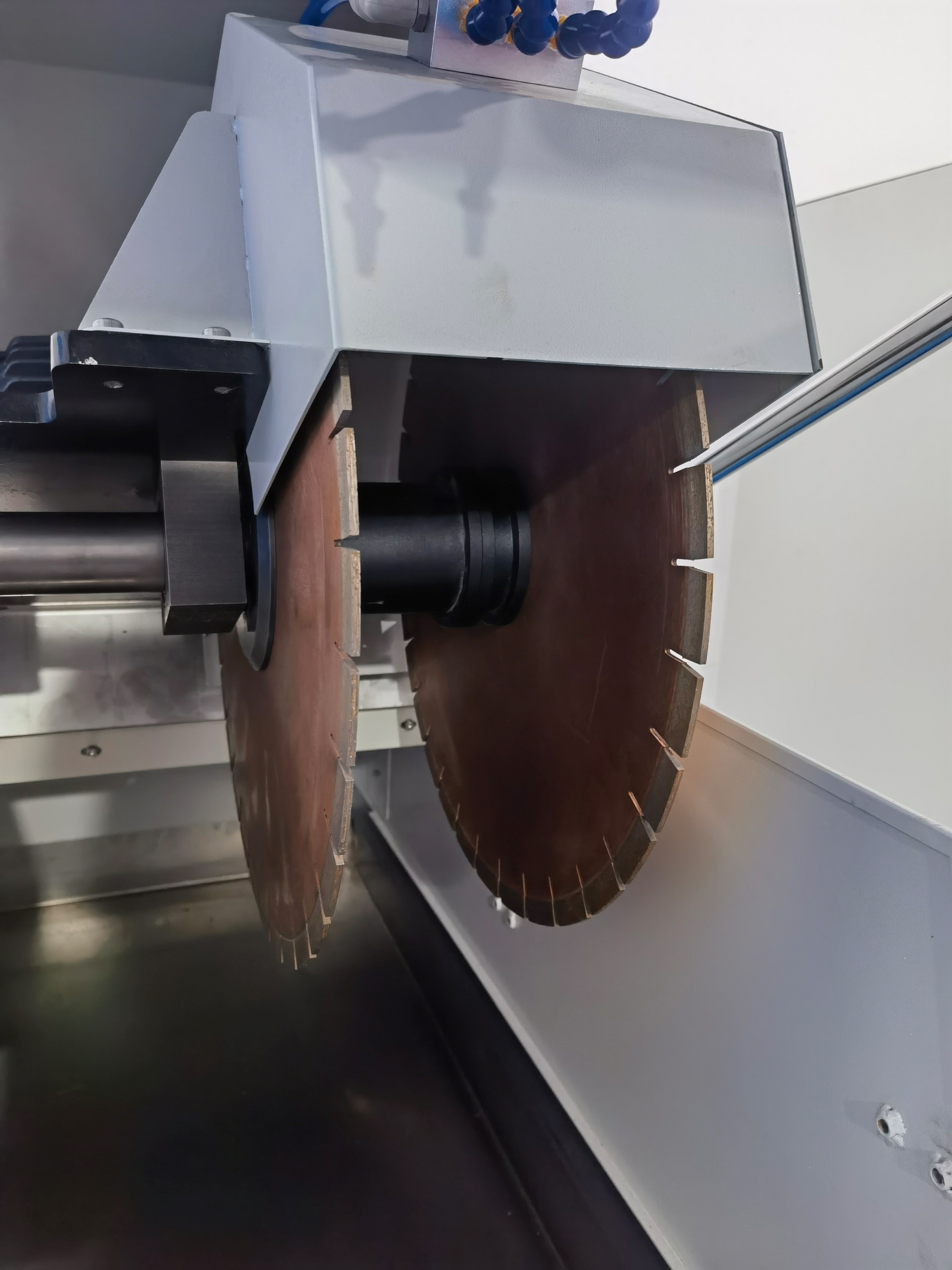 全自动沥青混合料双面切割锯 - 银娱优越会717仪器设备中国有限公司